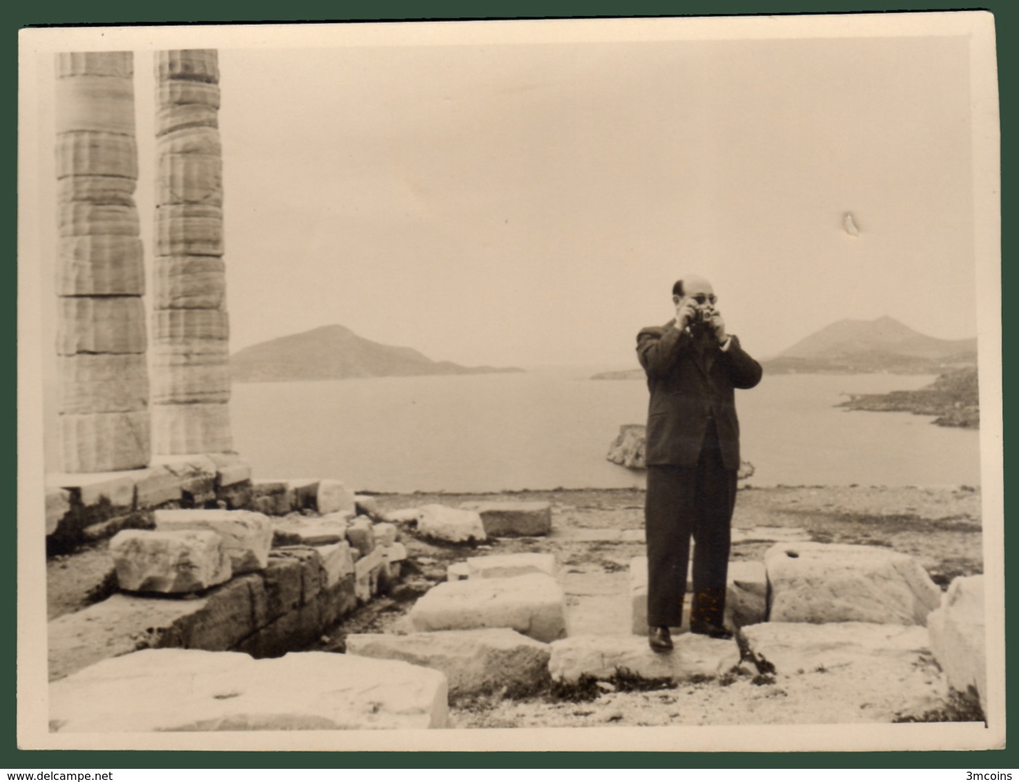 B-39431 SOUNION 1950s. Temple Of Poseidon / Man. Photo. - Anonymous Persons