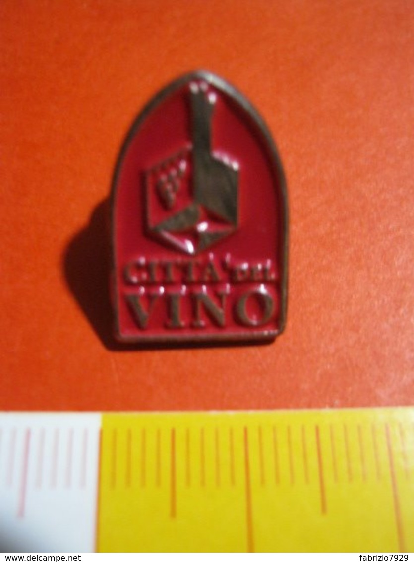 MED.1 PIN'S PIN PINS - ITALIA 1990 CITTA' DEL VINO LOGO VIN WINE CITY - Alimentazione