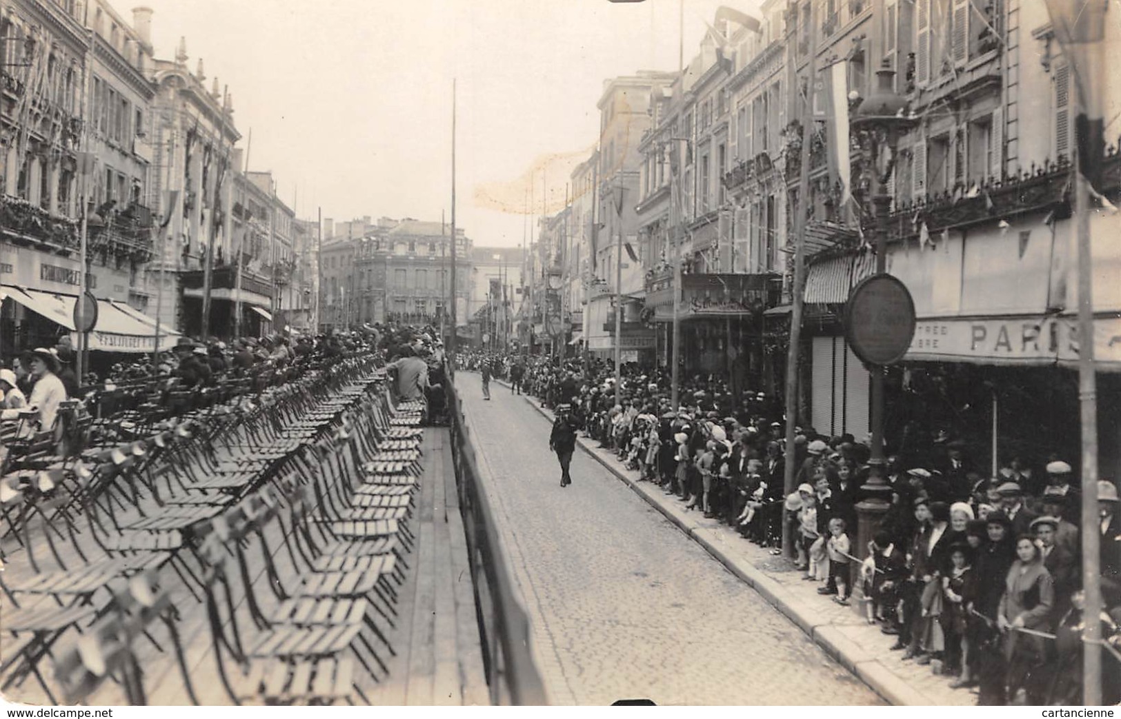 NIORT - Rue Victor Hugo Lors Du Corso Fleuri De Juin 1932 - Niort