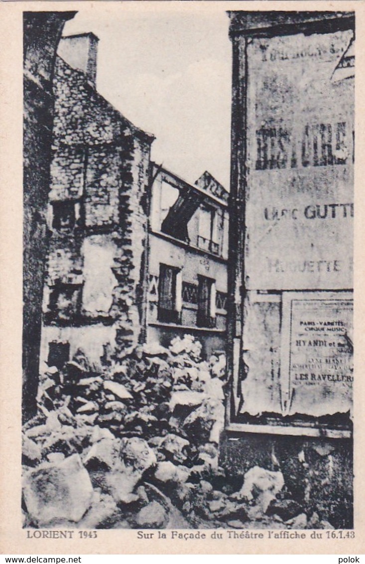Bv - Cpa LORIENT 1943 - Sur La Façade Du Théâtre L'affiche Du 16.1.43 (Coll. Pin N° 1) - Lorient