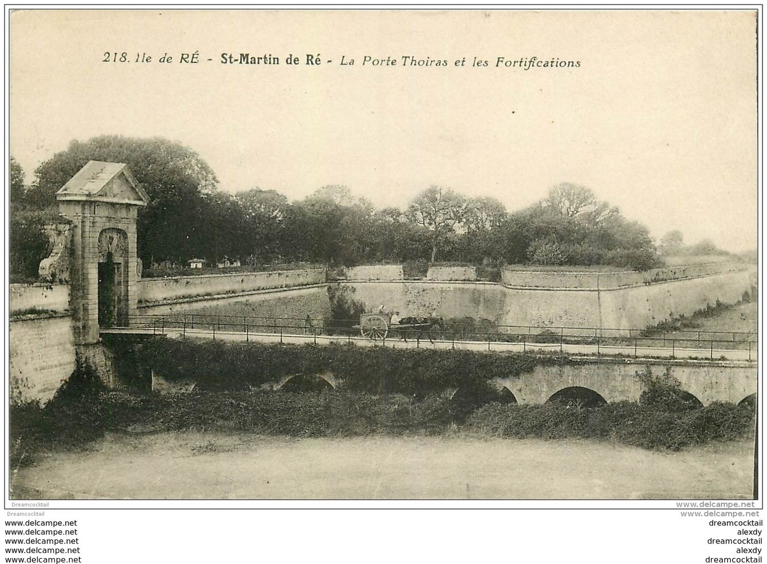 17 SAINT-MARTIN-DE-RE. Porte De Thoiras Et Fortifications. Tampon Colonie Toiras (timbre Manquant)... - Saint-Martin-de-Ré