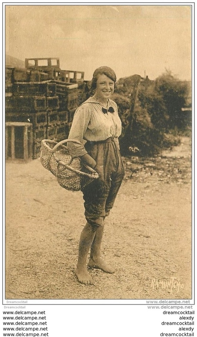 17 ILE D'OLERON. Pêcheuse D'Huîtres. Métiers De La Mer - Ile D'Oléron