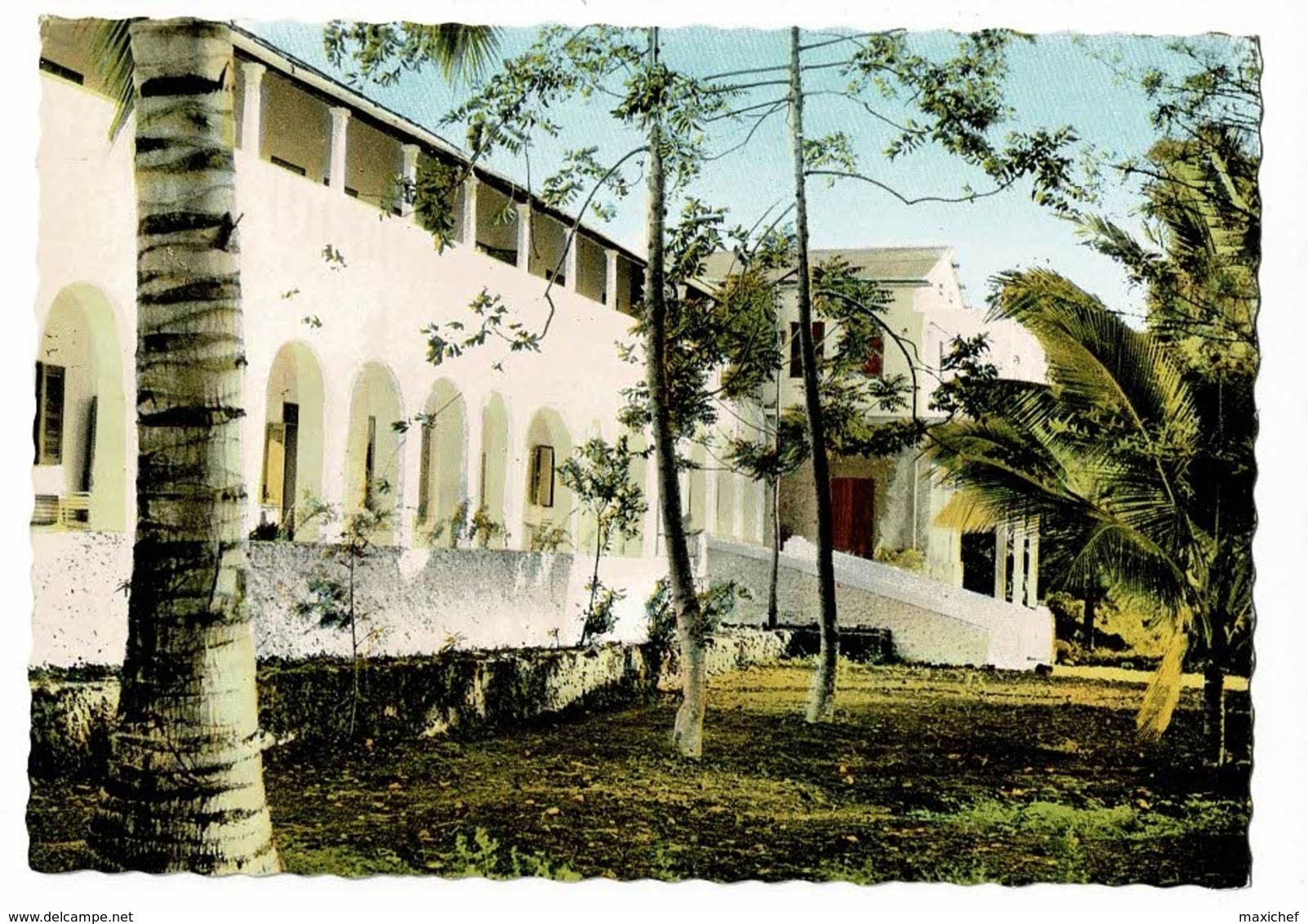 4222 - Moroni - Hôtel Kartala (vu Depuis Le Parc) Pas Circulé - Comores