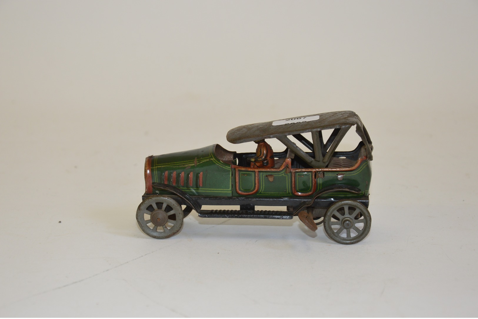 PENNY TOYS: Torpedo Mécanique Vert En Tôle Lithographiée, Avec Chauffeur. Longueur: 12 Cm. Manque Garde Boue-marche Pied - Other & Unclassified