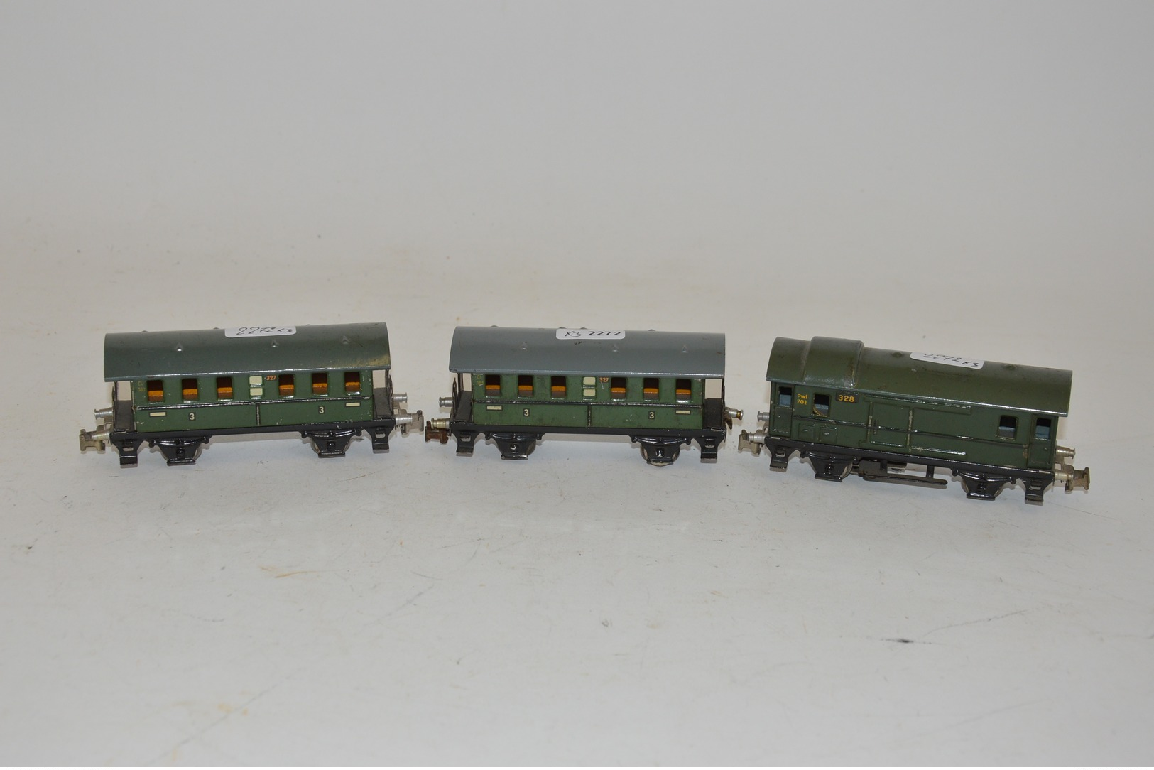 MÄRKLIN Rame De Trois Voitures Et Fourgons (attelage 3) :
- 327/4 1938-39)   2x Voitures En Vert, Deux Axes, 11.5cm
- 32 - Other & Unclassified