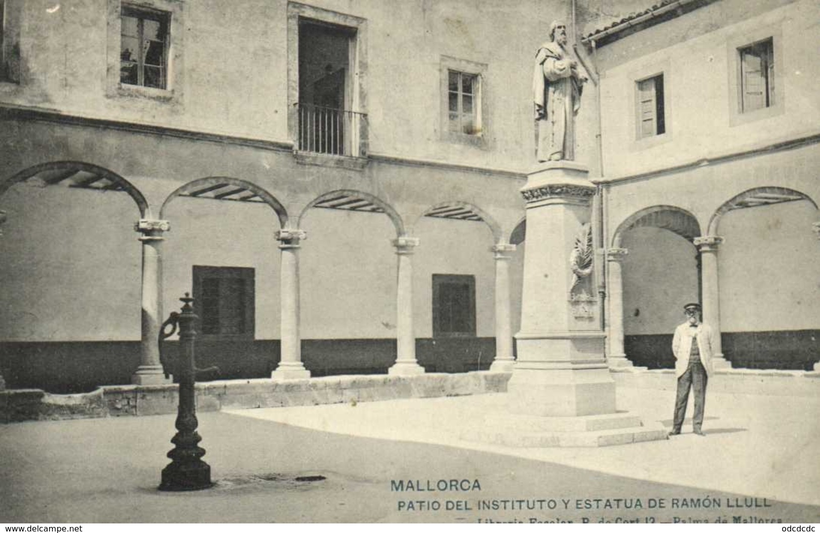 MALLORCA  PATIO DEL INSTITUTO Y ESTATUA DE RAMON LLULL RV - Mallorca