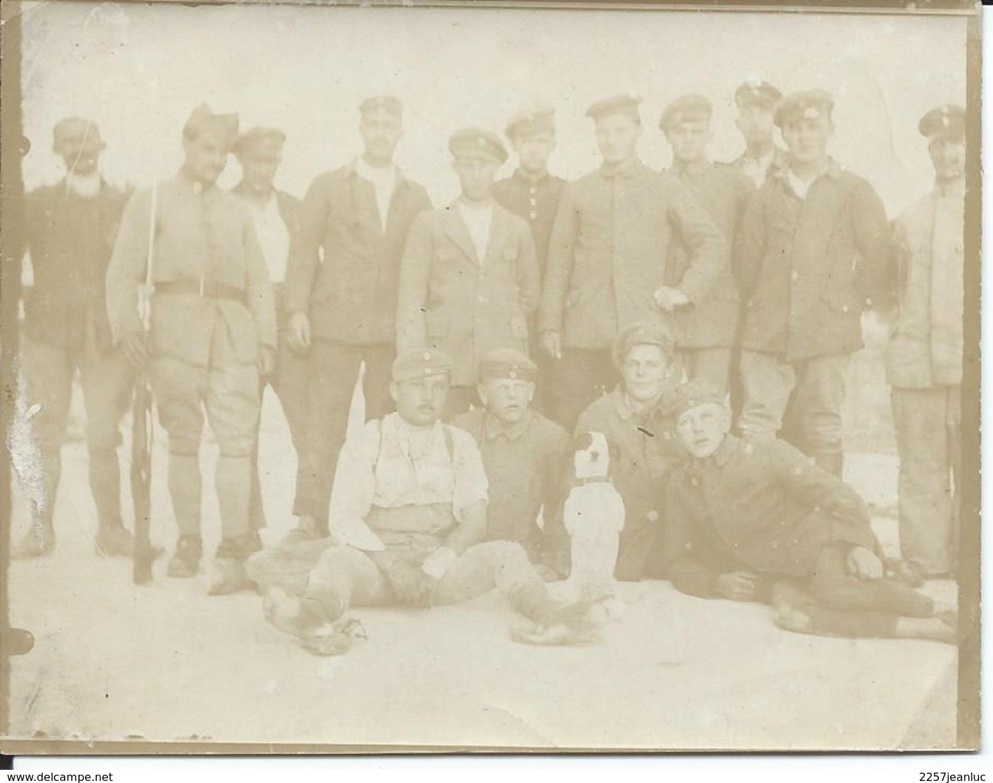 Photo Ancienne   Scène Militaires Avec Un Chien   à Situé - Altri & Non Classificati