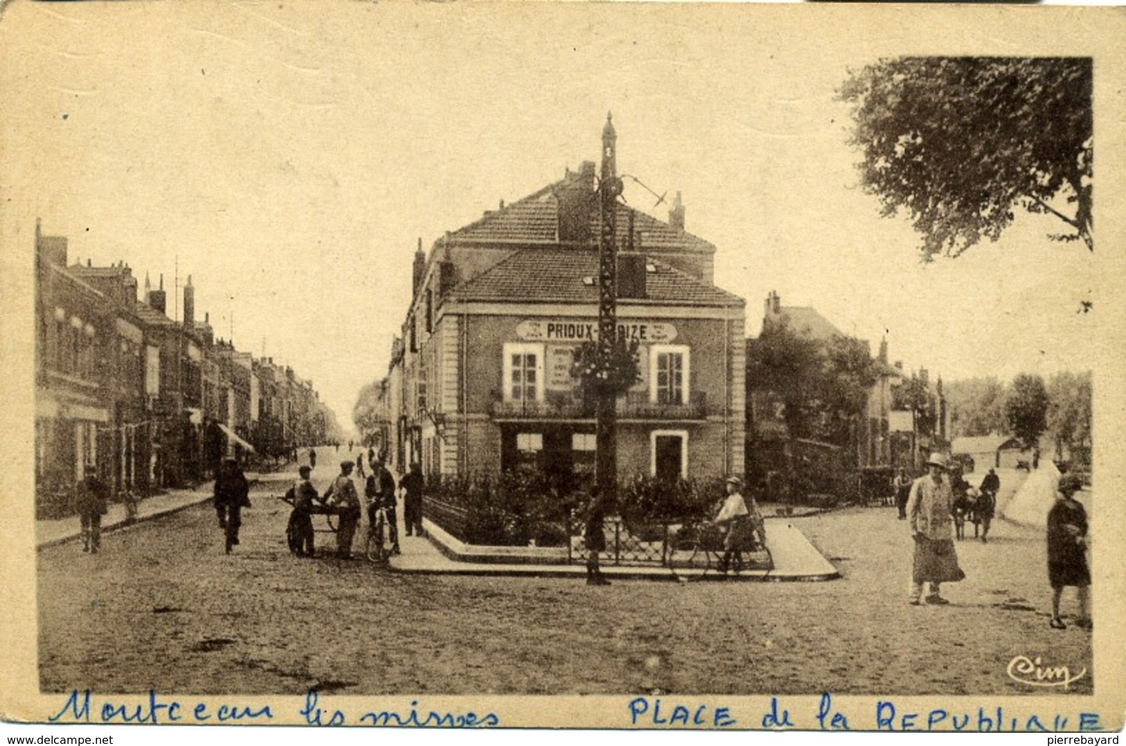 Montceau-les-Mines. (S. Et L.). Rue De La République Et Place Du Pont De La 9e Ecluse. (Prioux-Parize). - Montceau Les Mines