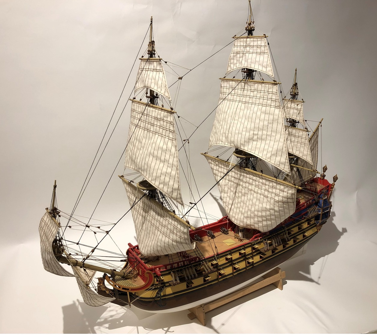 Hergé/La Licorne.  Superbe Maquette Du Bateau Tiré De L'album "Le Secret De La Licone".  Ce Modèle Réduit à L'échelle 1/ - Unclassified