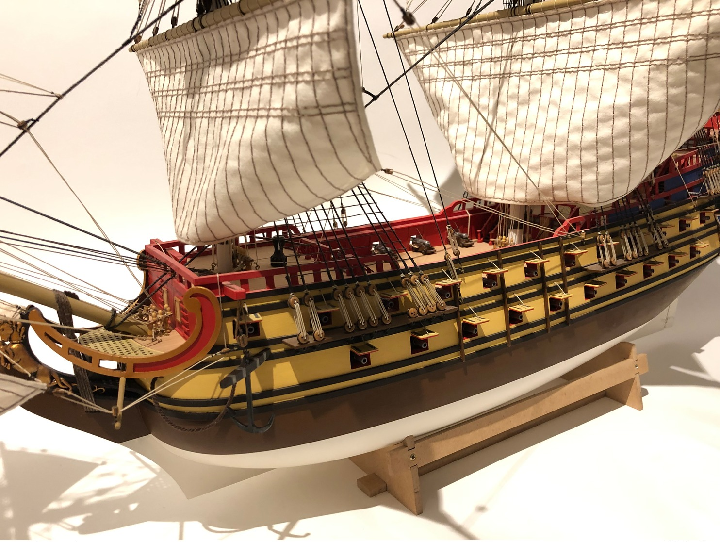 Hergé/La Licorne.  Superbe Maquette Du Bateau Tiré De L'album "Le Secret De La Licone".  Ce Modèle Réduit à L'échelle 1/ - Unclassified