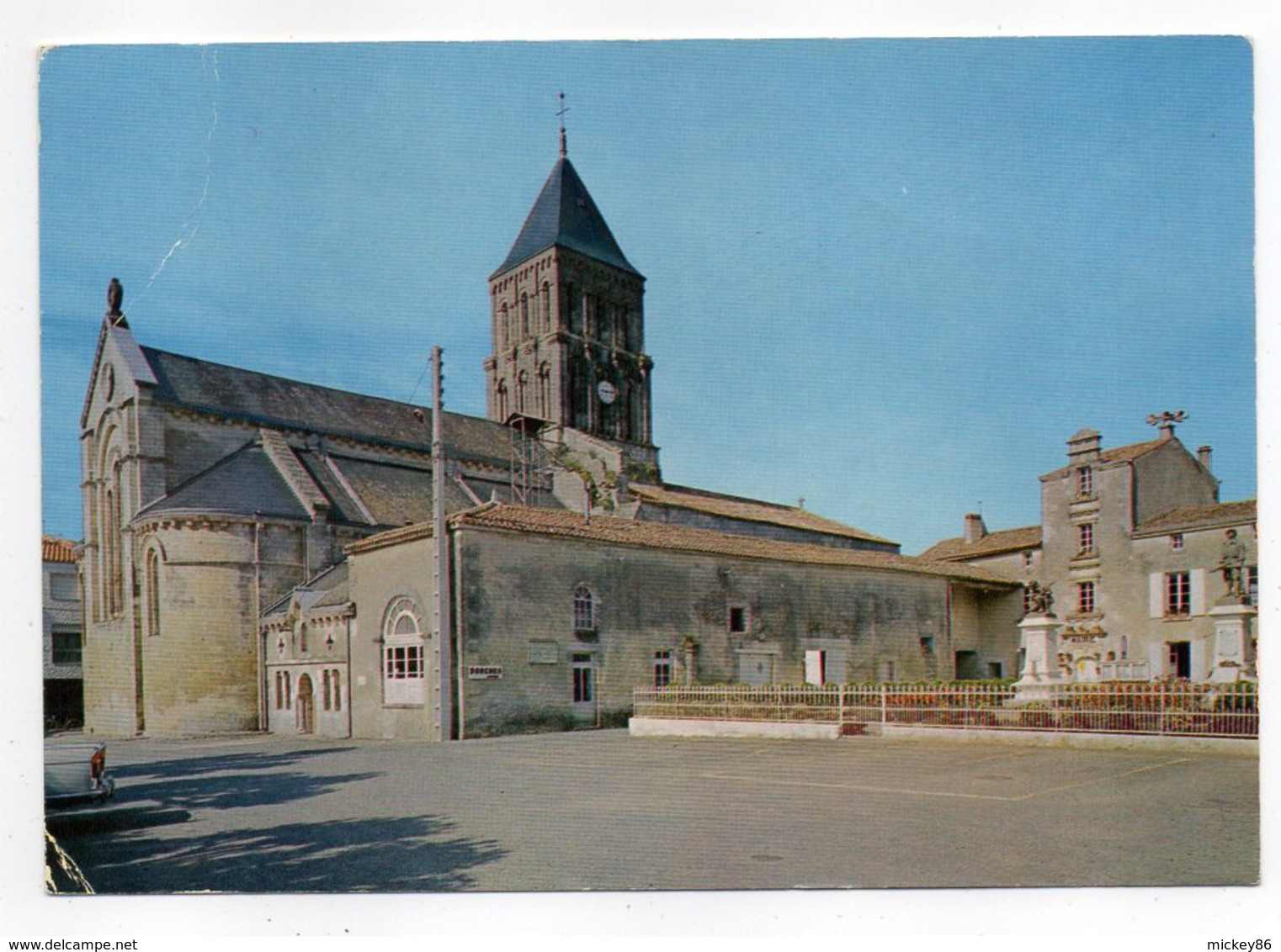 SAINT HILAIRE DES LOGES--Eglise ,Mairie Et Monument Aux Morts............à Saisir - Saint Hilaire Des Loges