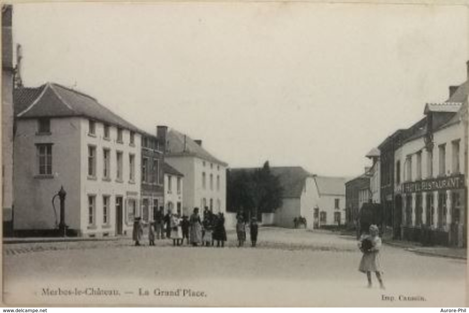 Merbes-le-Château La Grand'Place Avec Attelage (Pompe à Eau Sur La Gauche) - Merbes-le-Château