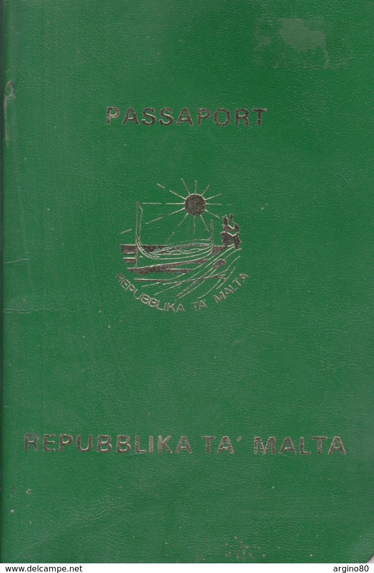 MALTA REPUBLIC 1989 PASSPORT WITH ENTRY POSTMAKRS STAMPS - Documents Historiques