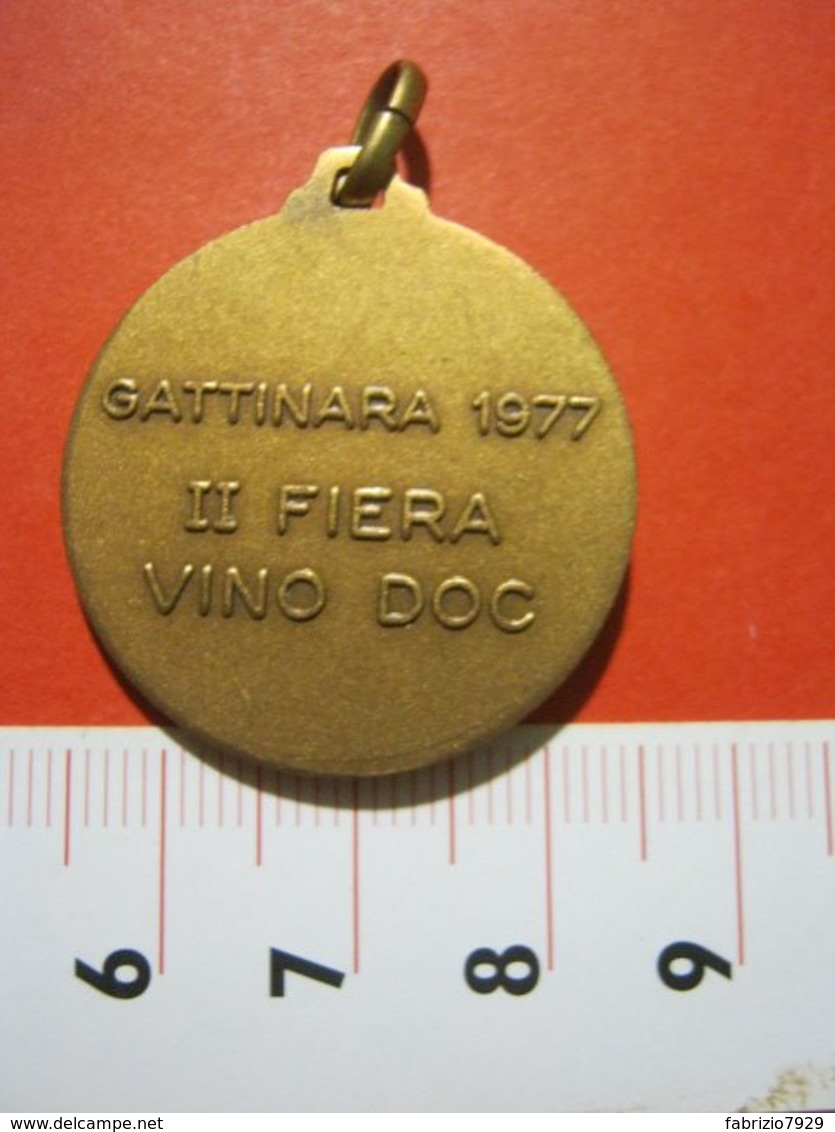 MED.1 ITALIA MEDAGLIA - 1977 GATTINARA VERCELLI VINO VITE UVA CIBO ALIMENTAZIONE 2^ FIERA DEL VINO DOC WINE VIN - Altri & Non Classificati