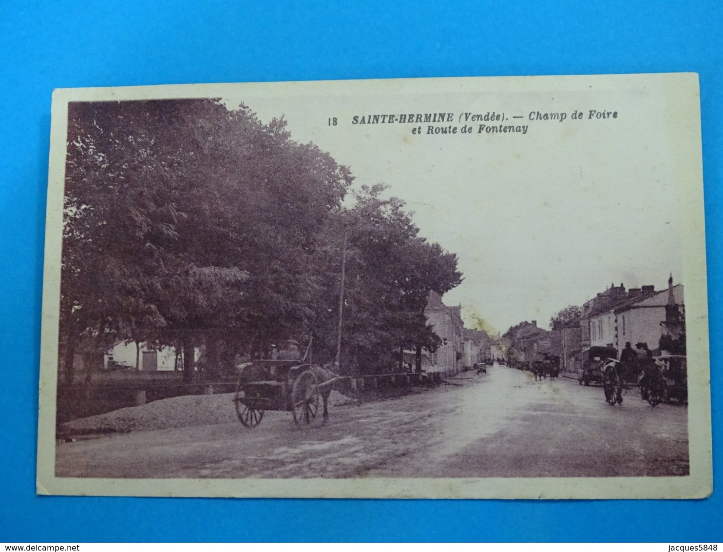 85 ) Sainte-hermine - N° 18 - Champ De Foire Et Route De Fontenay  -   Année 1931 - EDIT - Artaud - Sainte Hermine