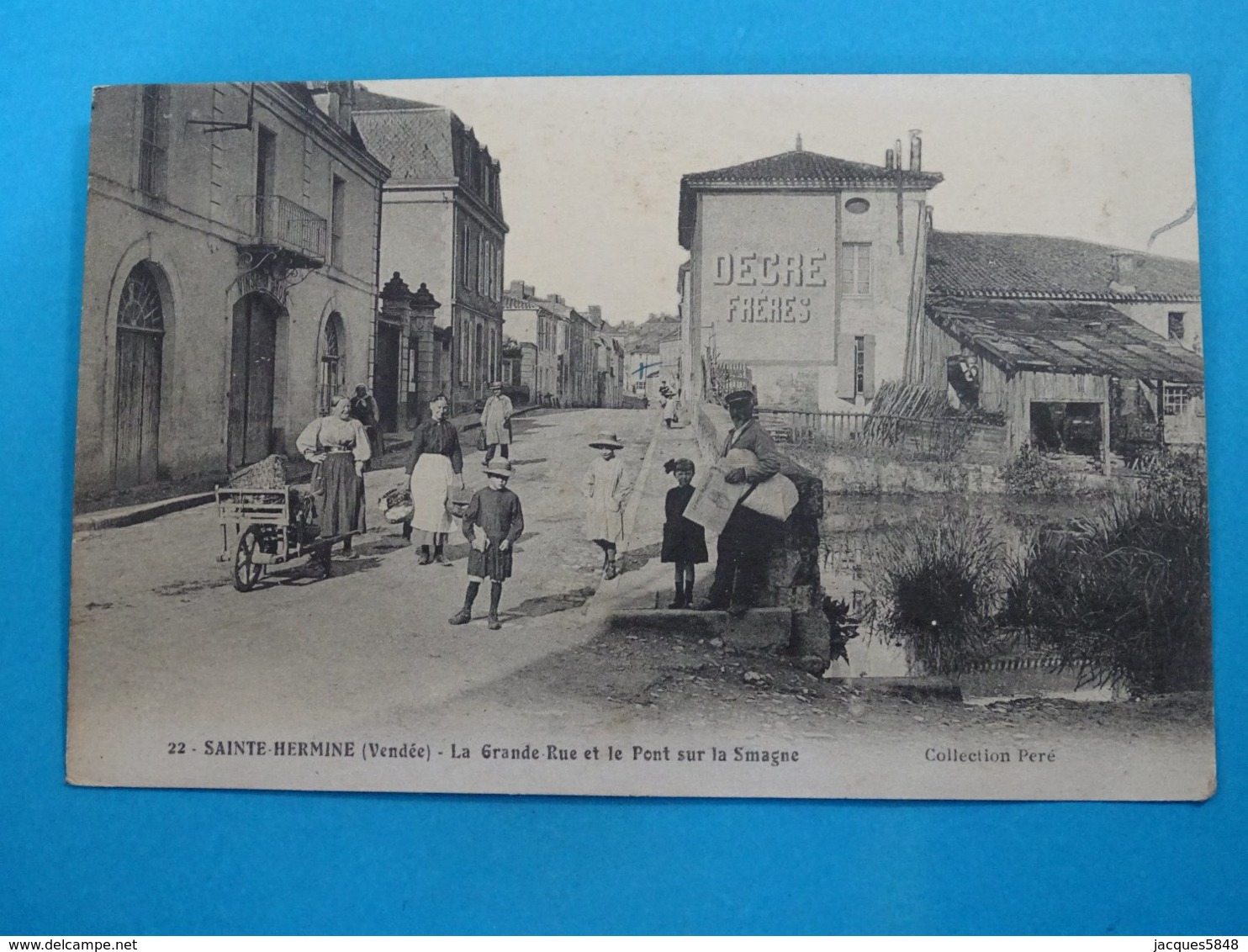 85 ) Sainte-hermine - N° 22 - La Grande Rue Et Le Pont Sur La Smagne -   Année 1937 - EDIT - Peré - Sainte Hermine