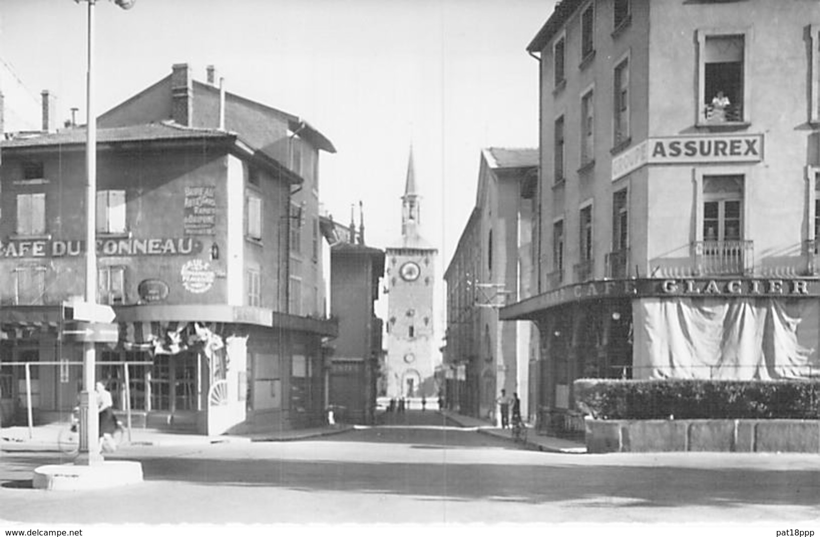 26 - ROMANS Sur ISERE La Rue Jacquemart ( Café Du Tonneau / Assurex / Glacier ) CPSM Dentelée N/B Format CPA - Drôme - Romans Sur Isere