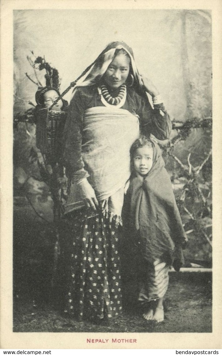 Nepal, Nepalese Mother And Children, Nose Jewelry (1910s) Postcard (1) - Nepal