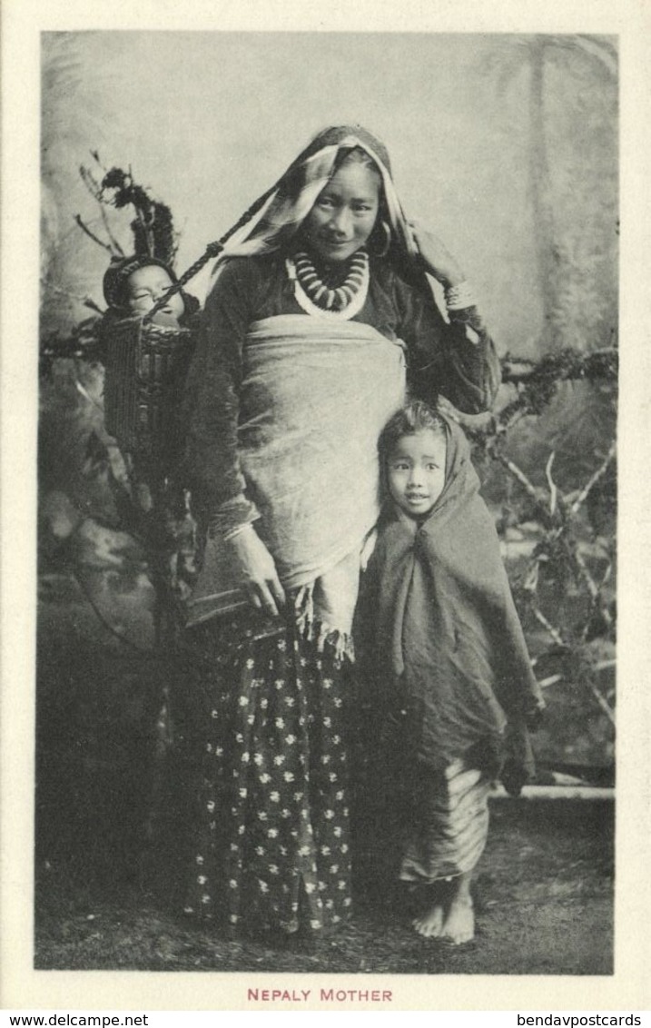 Nepal, Nepalese Mother And Children, Nose Jewelry (1910s) Postcard (2) - Nepal