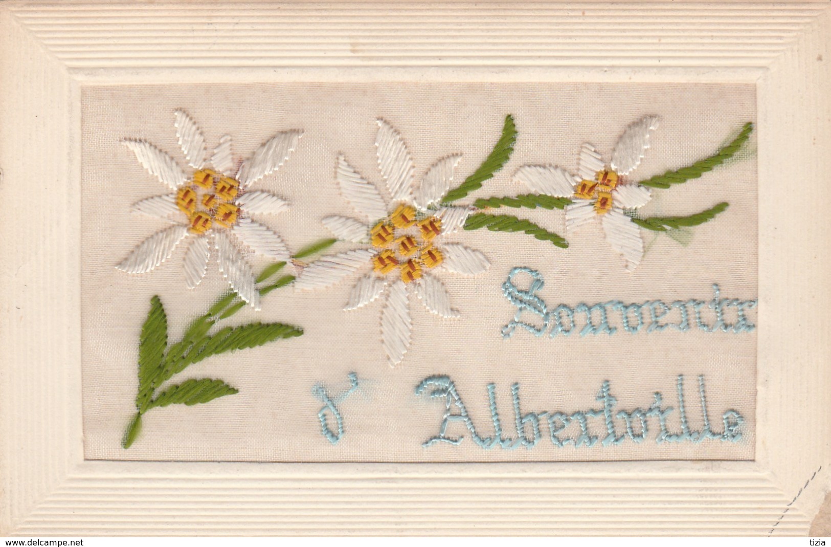 Souvenir D'Albertville. Carte Brodée Petit Manque Coin Inférieur Voir Scan - Albertville