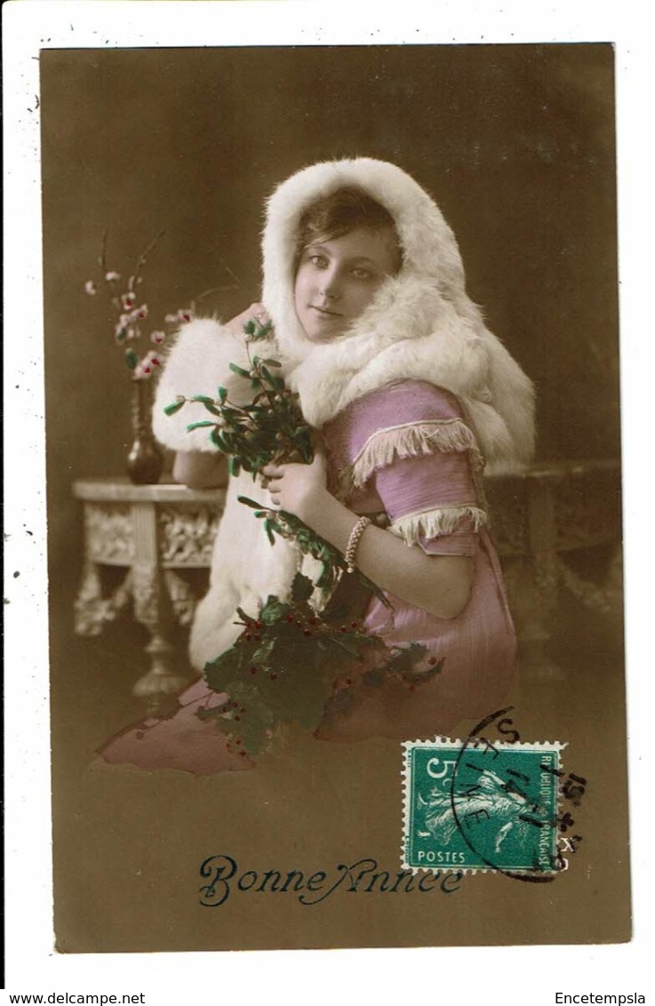 CPA-Carte Postale-FRANCE  Bonne Année Une Jeune Femme Bien Emmitouflée En 1914  VM7991 - Nouvel An