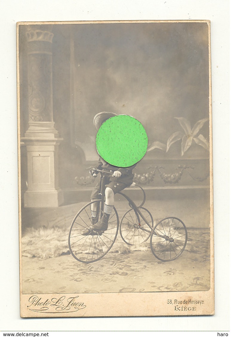 Photo Sur Carton (grand Modèle ) D'un Enfant Sur Un Tricycle , Vélo, Jeu,... LIEGE 1913 (b266) - Ciclismo