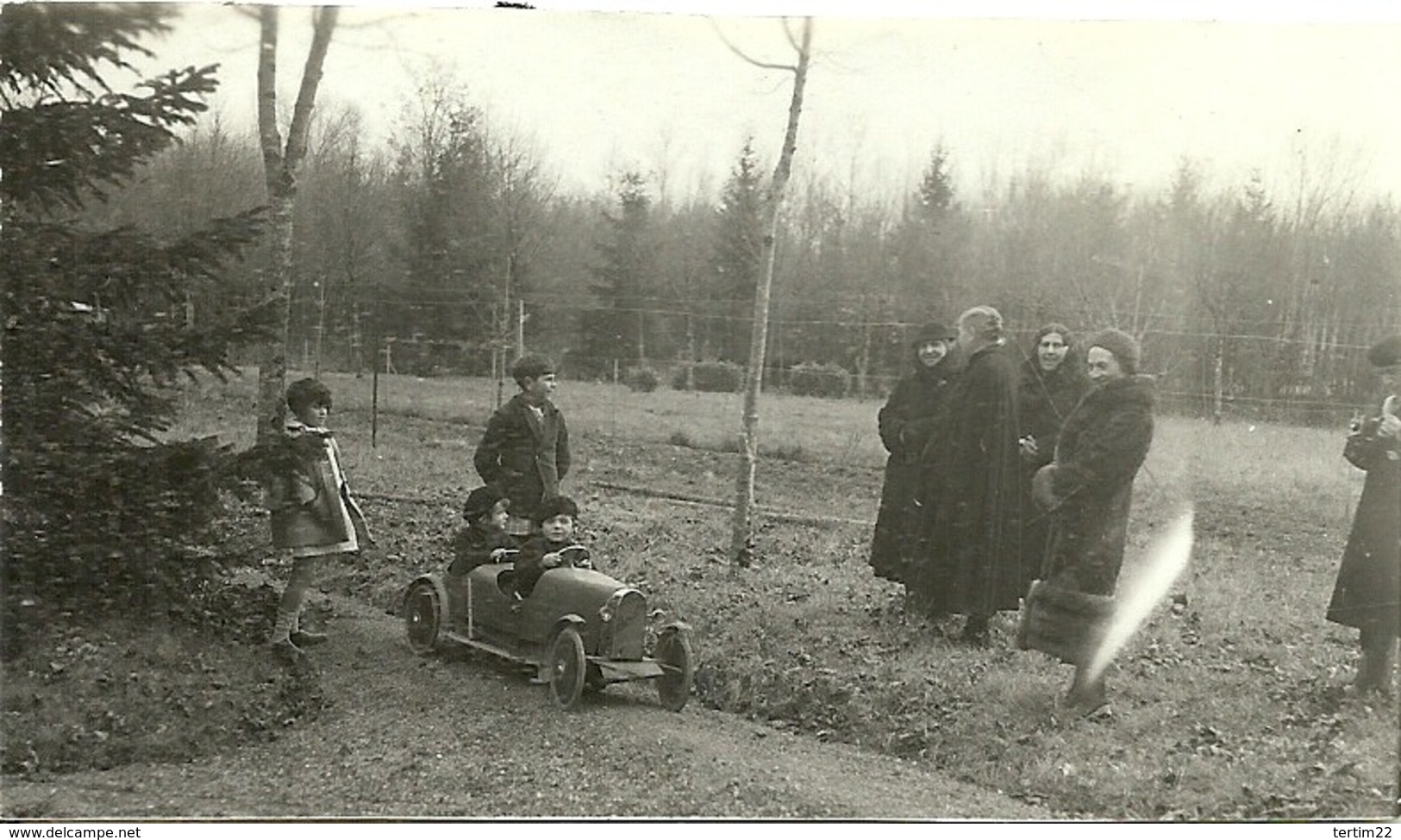 ( AUTOMOBILES )  ( VIEILLES VOITURES  )( JEUX D ENFANTS ) ( COULONGES )( 86 VIENNE ) 1932 - Lieux