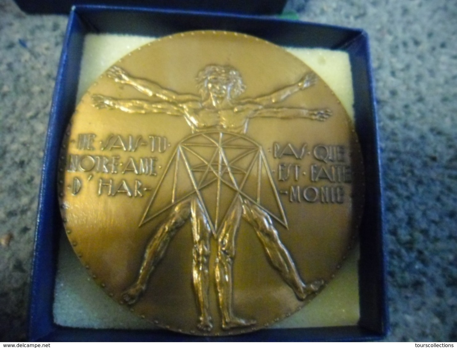 GROSSE MEDAILLE LEONARD DE VINCI 82 Mm Pour 230 Gr. Bronze De 1978 - Ne Sais Tu Pas Que Notre âme Est Faite D'harmonie - Altri & Non Classificati