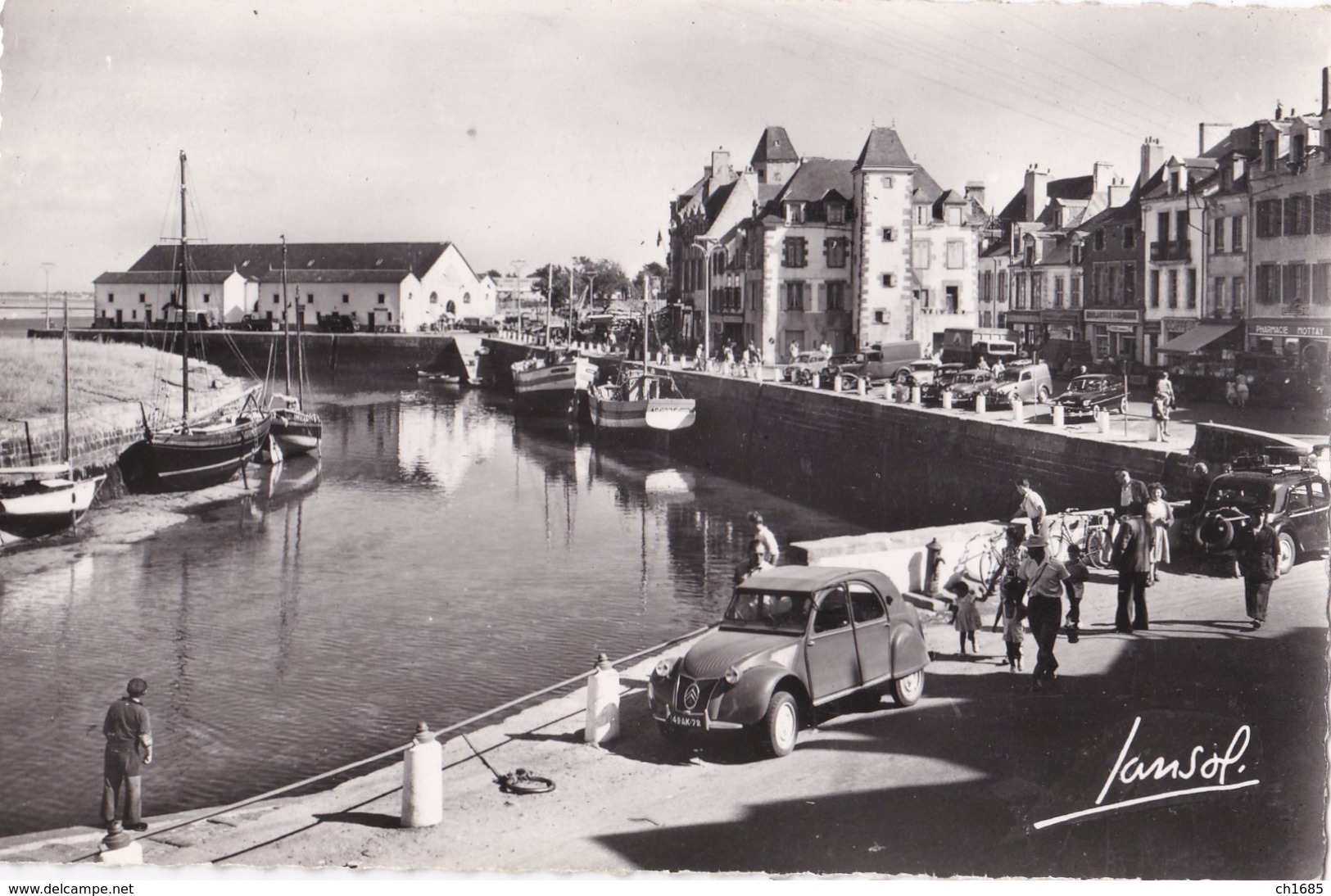 LE CROISIC (44)  Citroën 2 CV Sur Le Quai Près De La Criée - Le Croisic