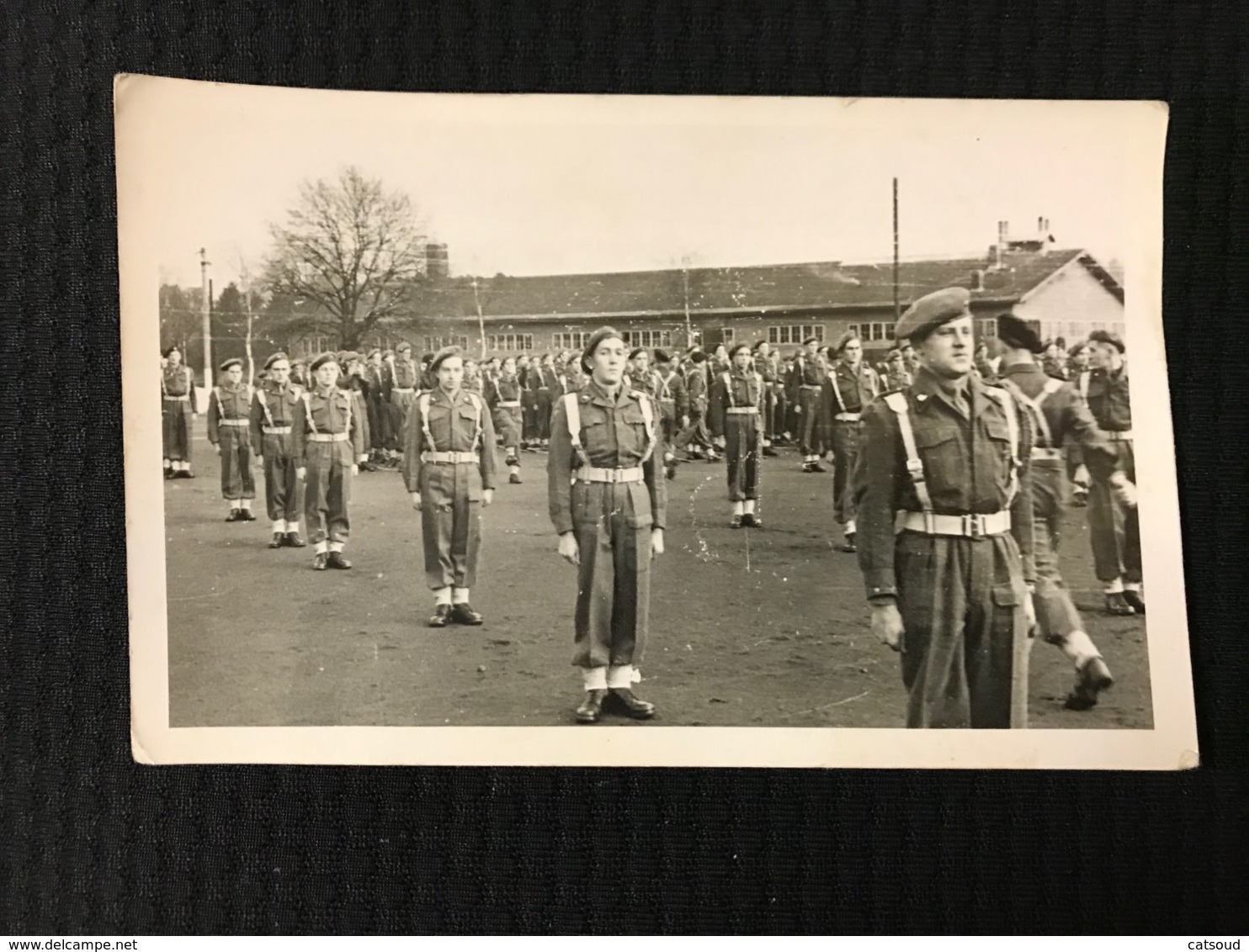 Carte Postale Ancienne Photographie Troupe De Soldats - Casernes