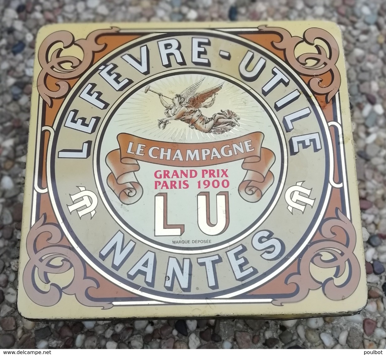 LU  Lefevre - Utile Nantes Le Champagne Boite En Tole Ancienne - Boîtes