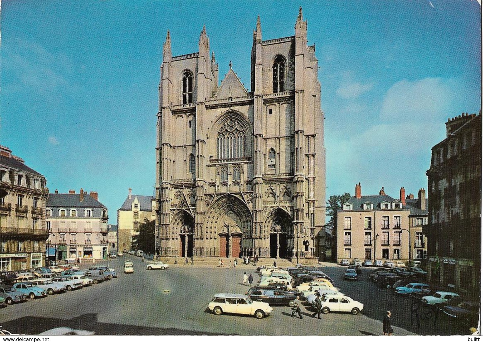 NANTES - Place Et Cathédrale St Pierre - Voiture : Citroen DS - 2 CV - Panhard - Renault - Nantes