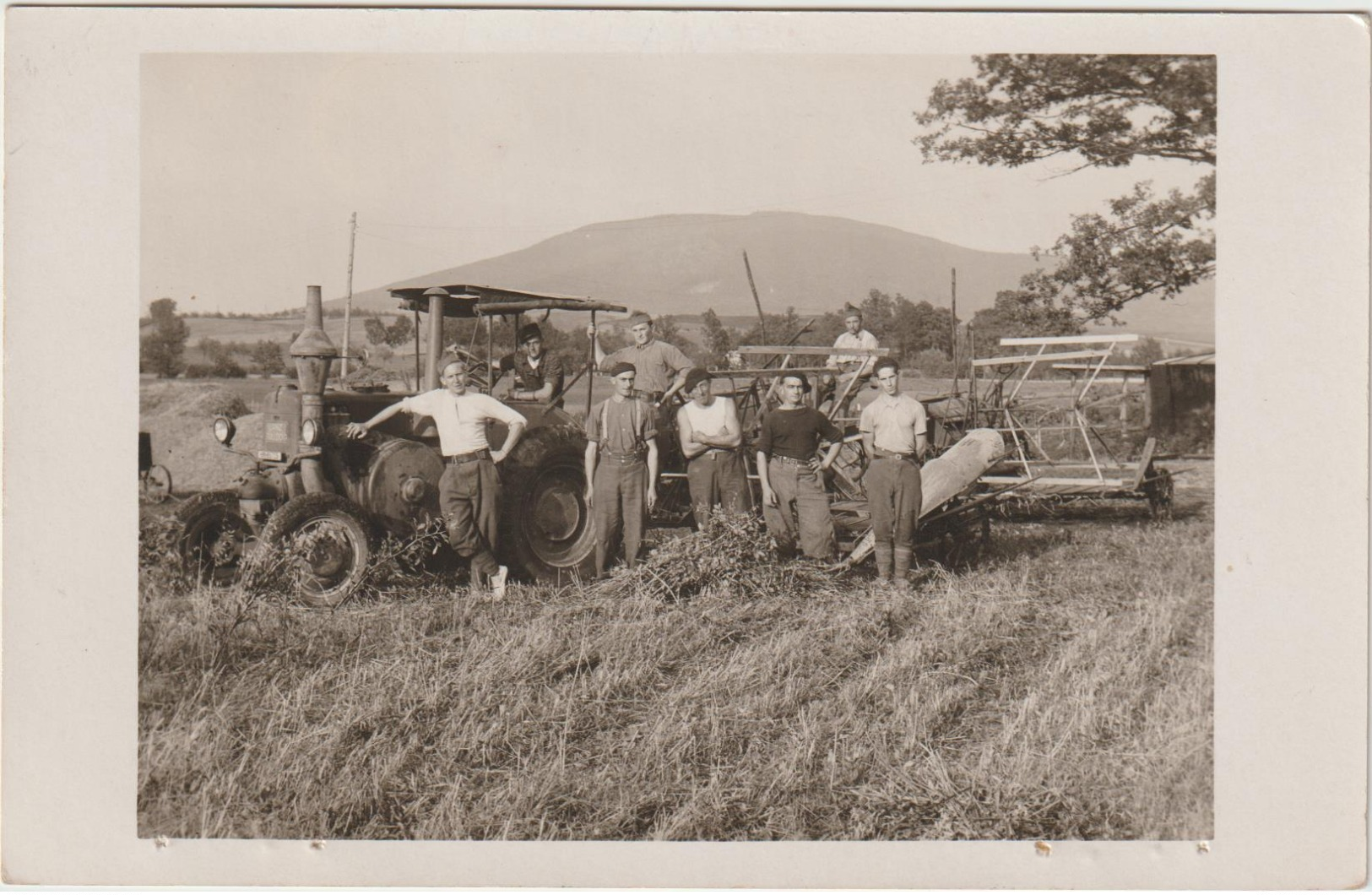 CPA  RARE   STALAG VIII   MOISSON TRACTEUR BATTEUSE  1939/1945 CARTE PHOTO  TRACTEUR LANZ - Tracteurs