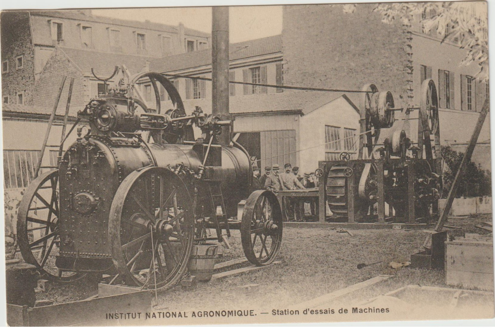 CPA   INSTITUT NATIONAL AGRONOMIQUE STATION D ESSAIS DE MACHINES TRES BEAU PLAN - Tracteurs