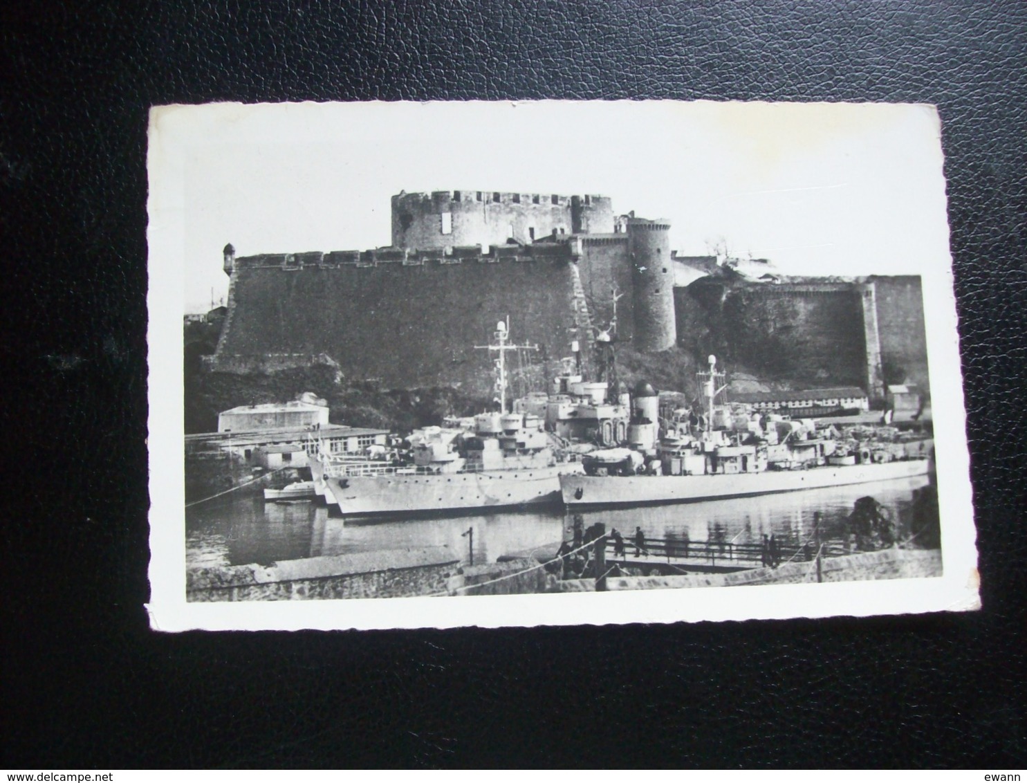 Carte Postale Ancienne De Brest - Le Château  - Navires Militaires - Brest