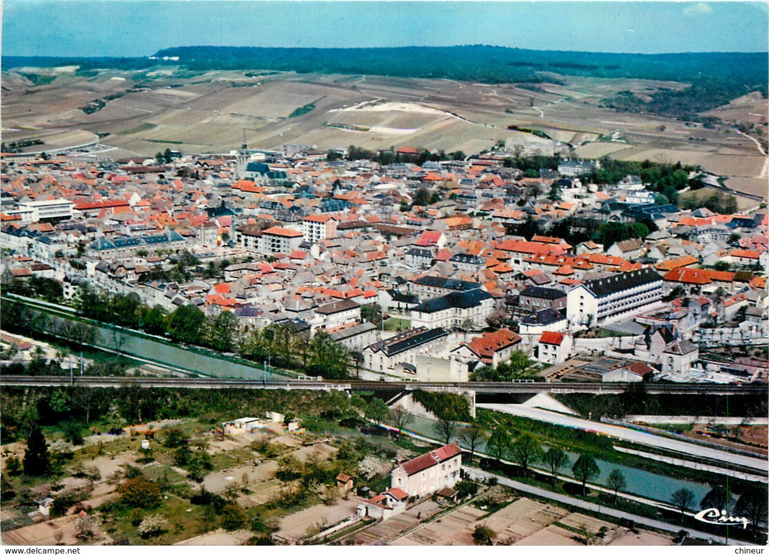 AY VUE GENERALE AERIENNE - Ay En Champagne