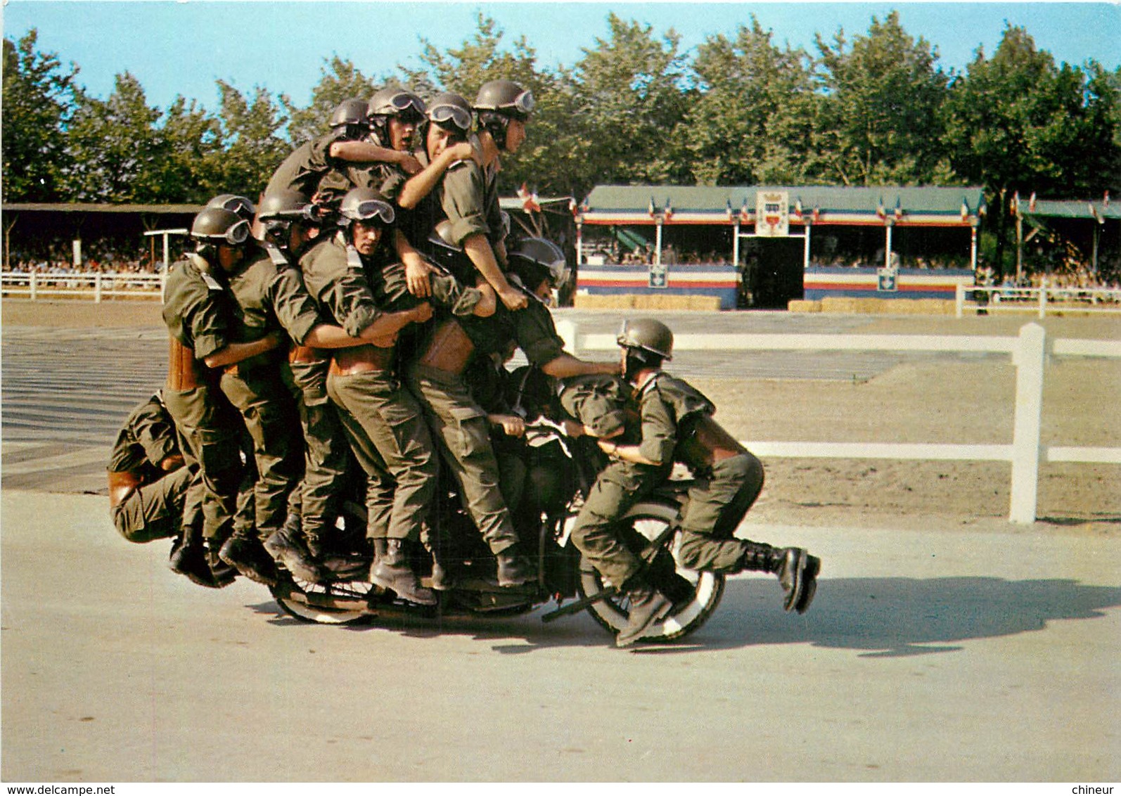 SAUMUR CARROUSEL MOTOCYCLISTE - Saumur