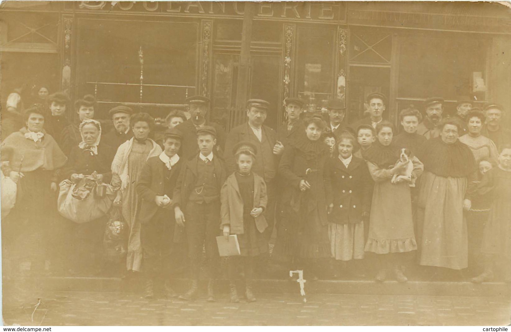 Carte Photo Très Animée Devant Une Boulangerie - Ecrite Par Famille Vayssade / Angles - Région Parisienne - Otros & Sin Clasificación