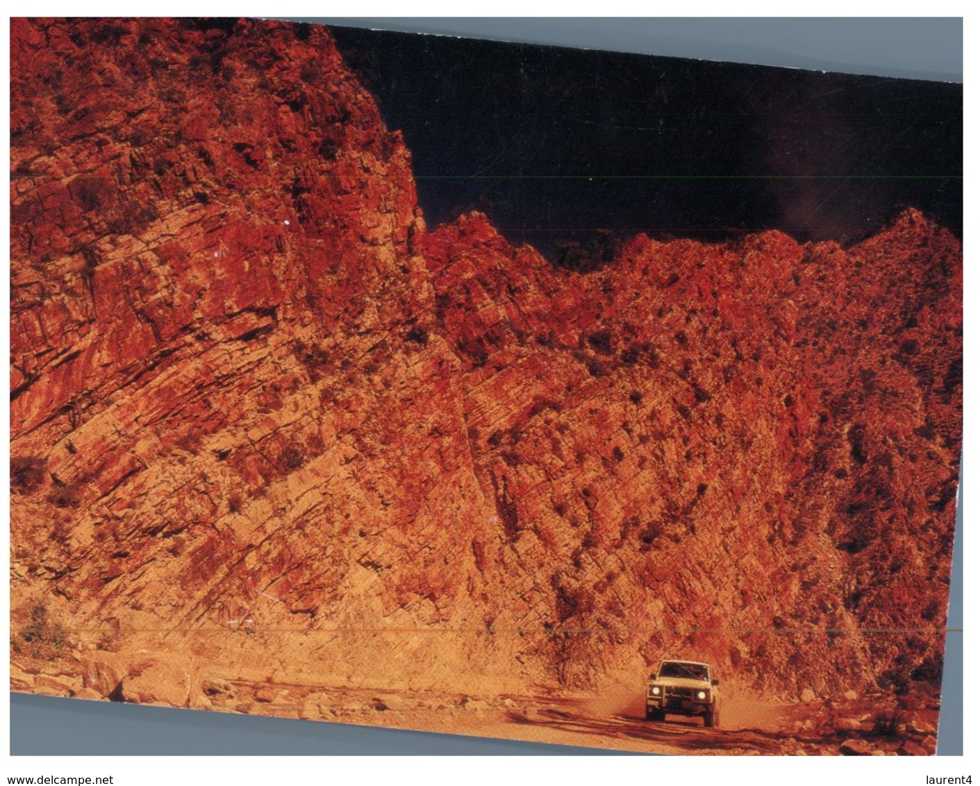 (ED 39) Postcard - Australia - SA - Wilpena Pound Resort (dirt Road And Car) - Flinders Ranges