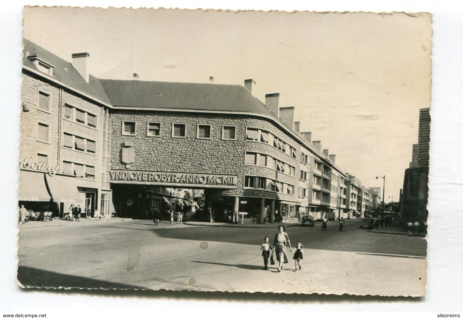 CPm 08 : SEDAN  Avenue Du Général Leclerc   A  VOIR  !!!!!!! - Sedan