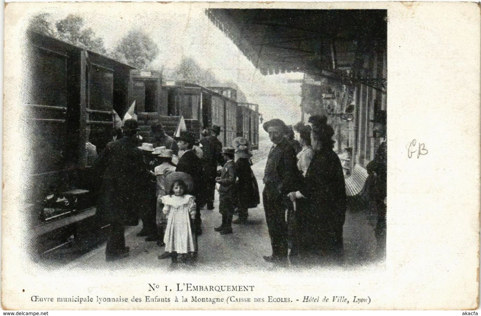 CPA L'Embarquement Oeuvre Municipale LYONnaise Des Enfants A La Monta (470550) - Other & Unclassified