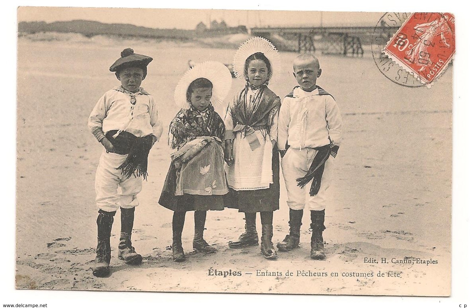 Etaples - Enfants De Pecheurs En Costume De Fete - CPA° - Etaples