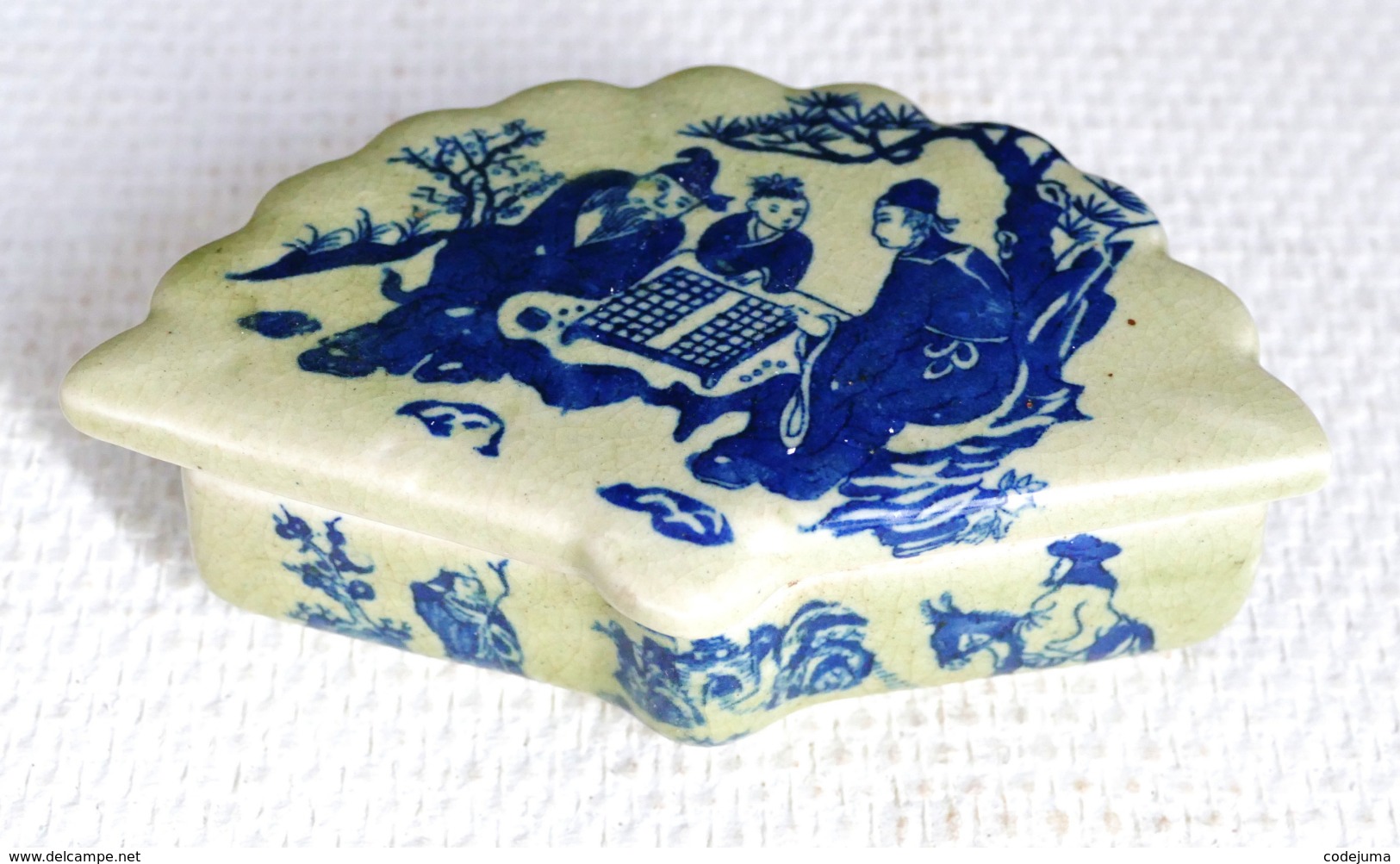 Boite Ancienne En Evantail En Porcelaine Chinoise Dessin Erotique A L Interieur - Aziatische Kunst
