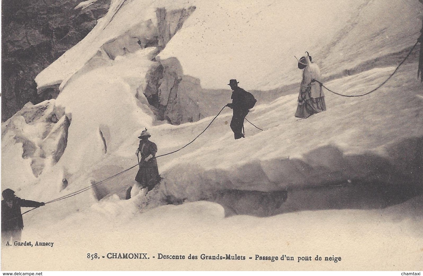74 CHAMONIX MONT BLANC DESCENTE DES GRANDS MULETS PASSAGE D UN PONT DE NEIGE Editeur GARDET 858 - Chamonix-Mont-Blanc