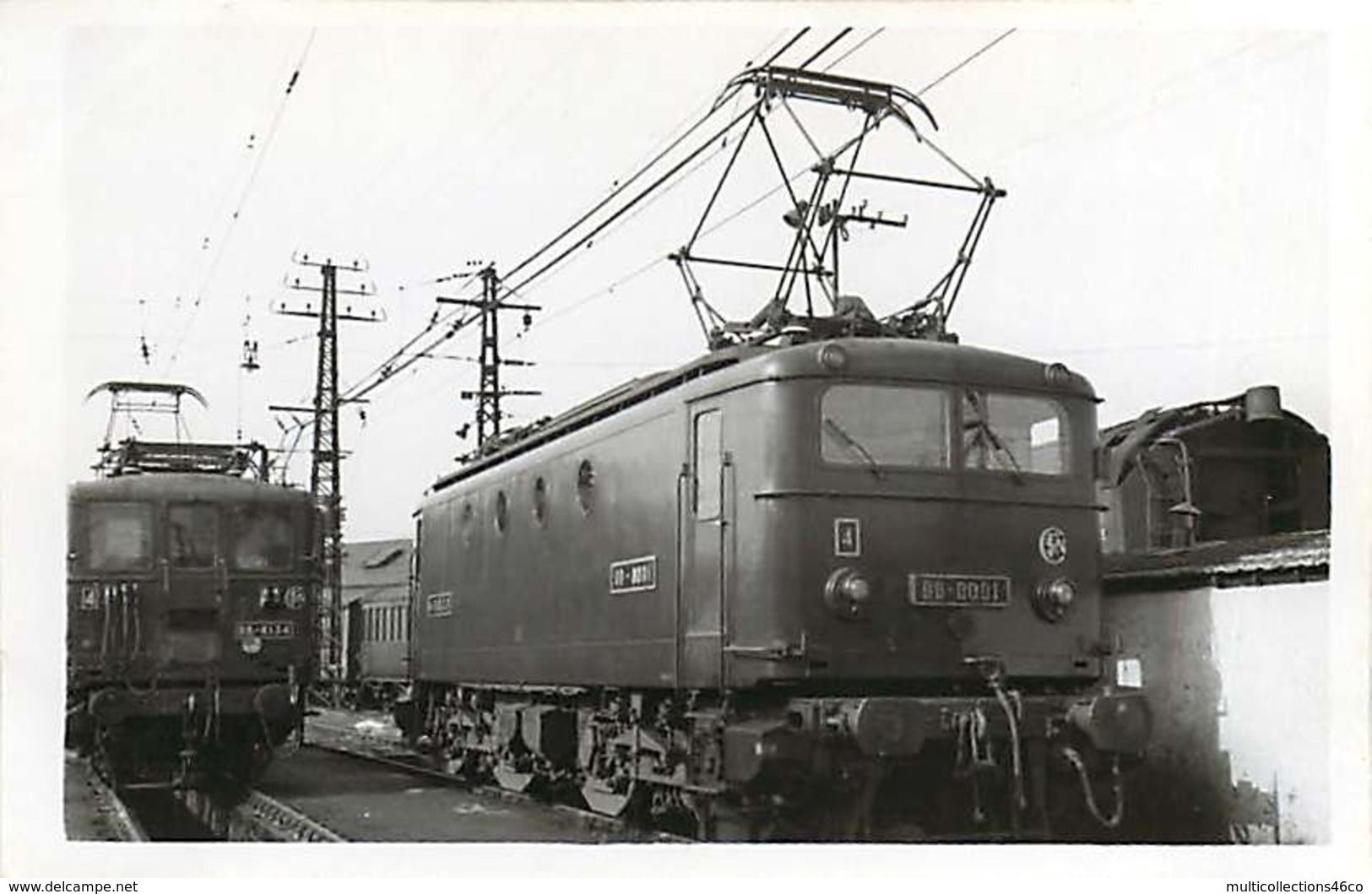 241019 - PHOTO MALTERRE Chemin De Fer Gare Train - Années 1950 - 33 BORDEAUX Le Dépôt Loco BB-8001 SNCF BB-4134 - Bordeaux