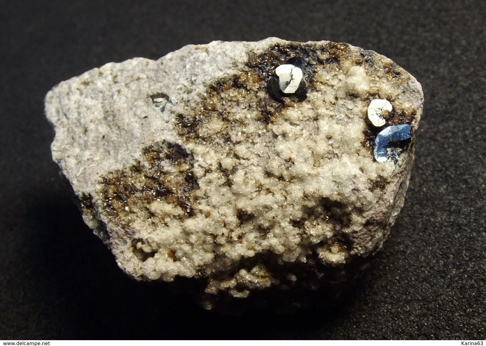 Osumilite With Tridymite On Matrix ( 2.7 X 1.6 X 1 Cm ) - Funtanafigu Quarry -  Mt. Arci -  Sardinia - Italy - Minéraux