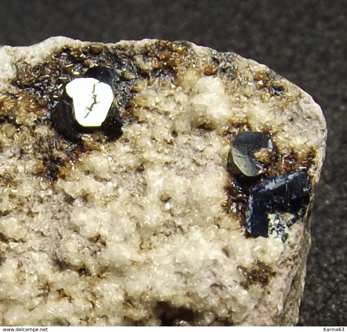 Osumilite With Tridymite On Matrix ( 2.7 X 1.6 X 1 Cm ) - Funtanafigu Quarry -  Mt. Arci -  Sardinia - Italy - Minéraux