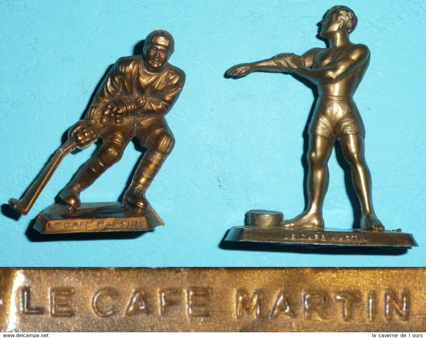 Vintage Lot 2 Figurines Publicitaires Cafés Le Café Martin Sport JO Hockey Hygiène N° 11 & 16  MOKAREX MOKALUX Moka Café - Starlux