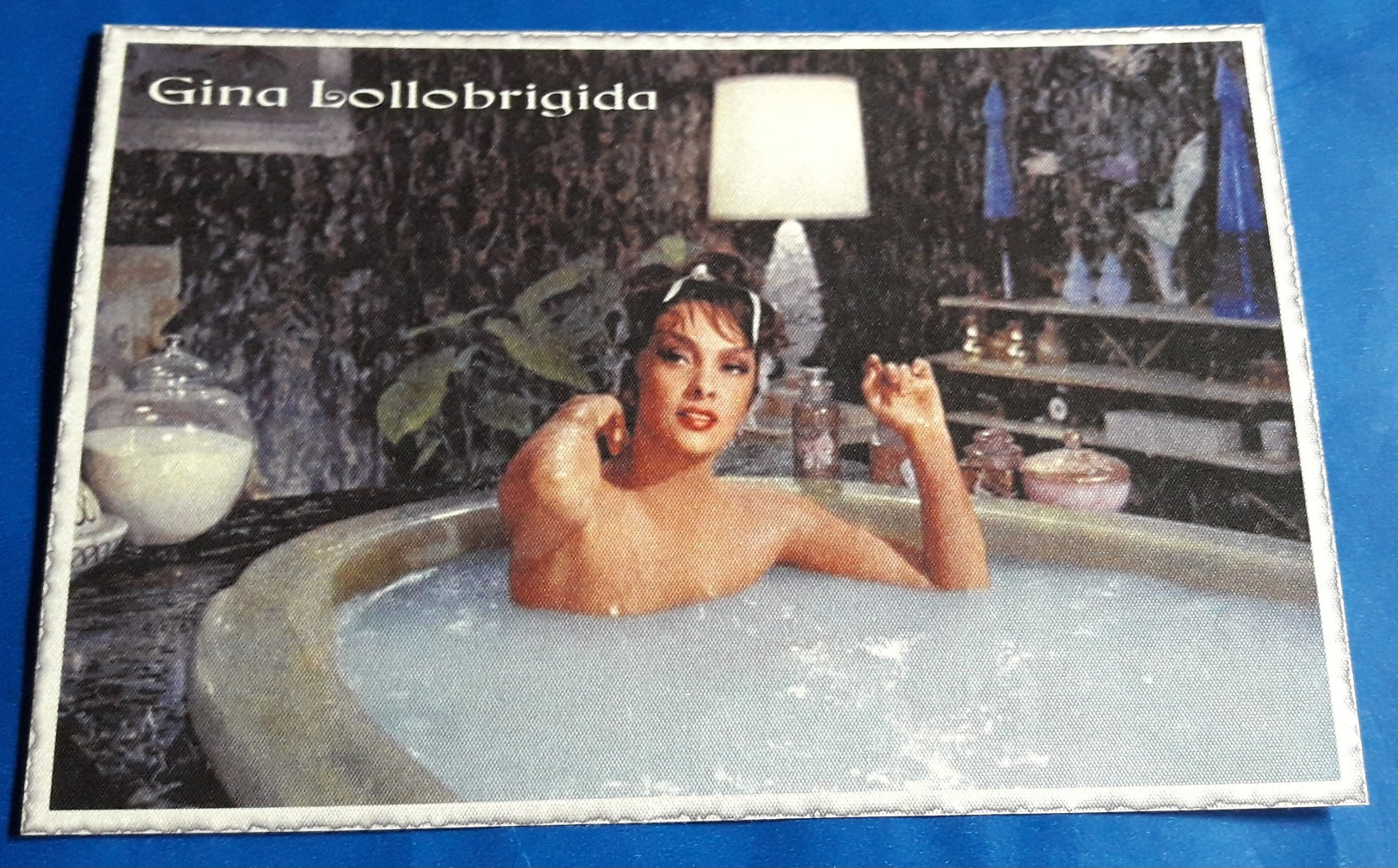 GINA LOLLOBRIGIDA # Italian Actress :: Sexy Pin-Up Portrait (halb-nackt/nude/nu) # Modern Photo-PostCard # [19-2934] - Attori