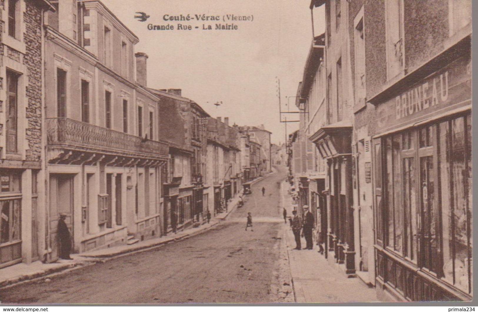 COUHE - LA GRANDE RUE ET MAIRIE - Couhe